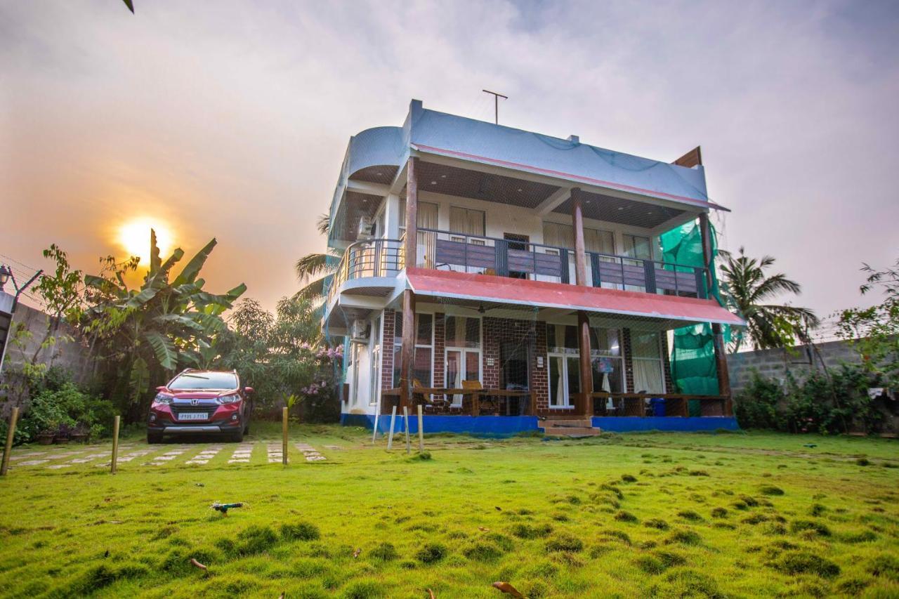 Waves Beach House 퐁디셰리 외부 사진