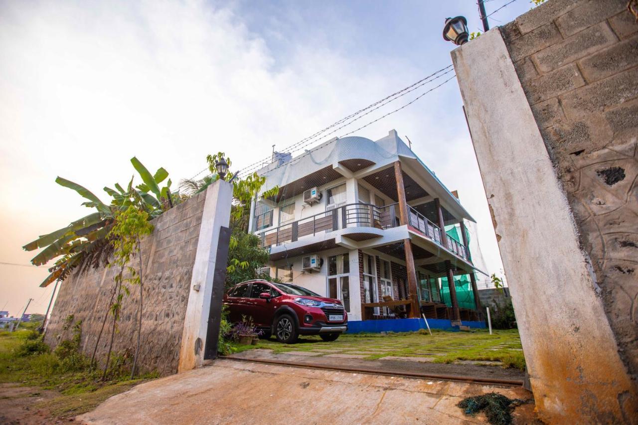 Waves Beach House 퐁디셰리 외부 사진