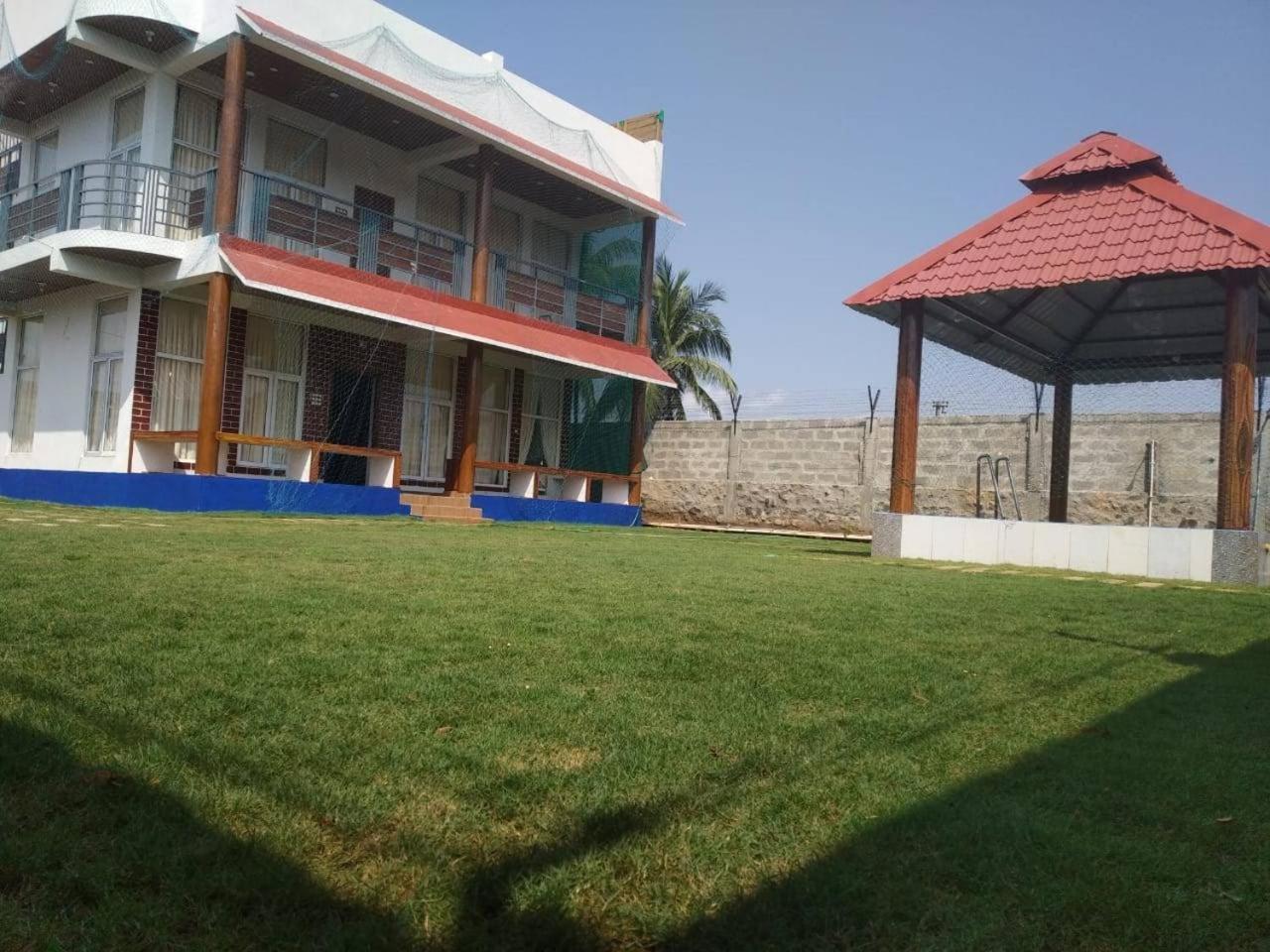 Waves Beach House 퐁디셰리 외부 사진