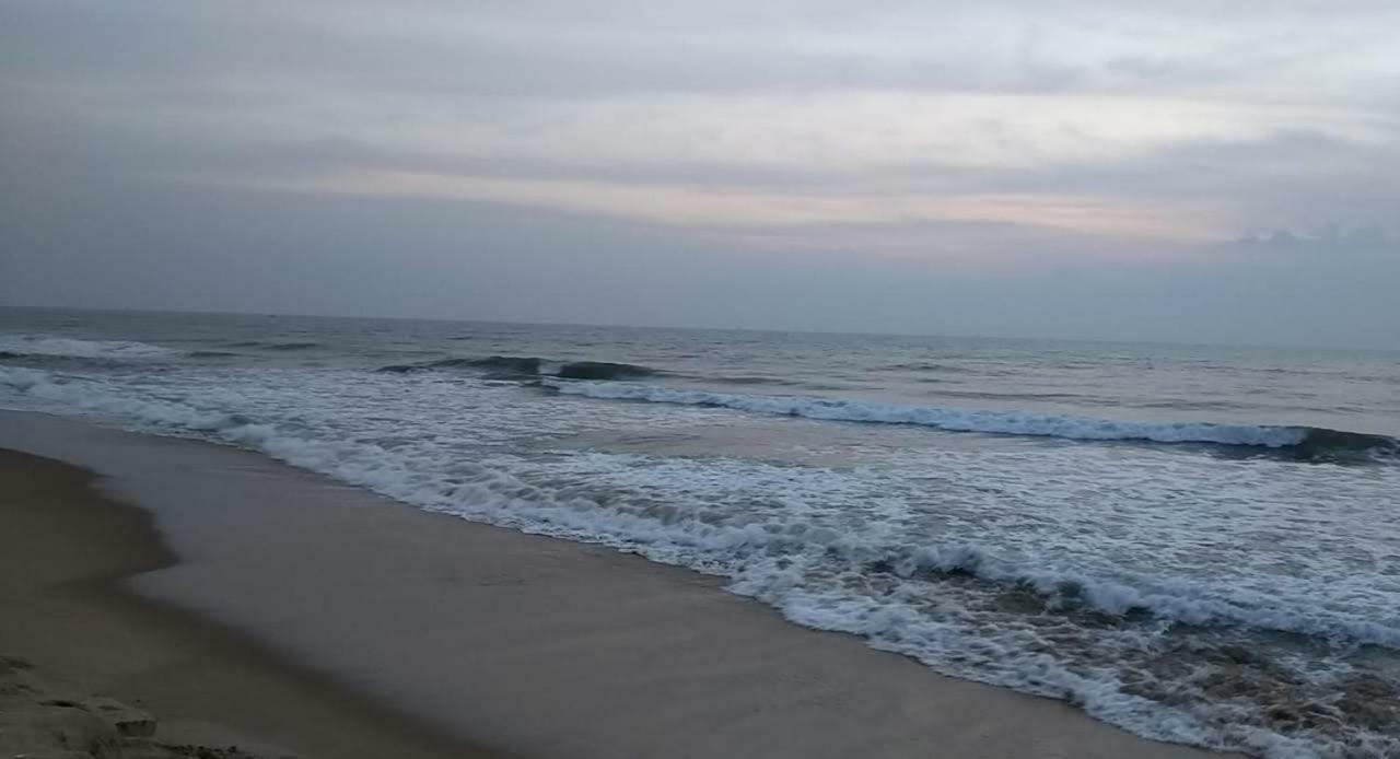 Waves Beach House 퐁디셰리 외부 사진